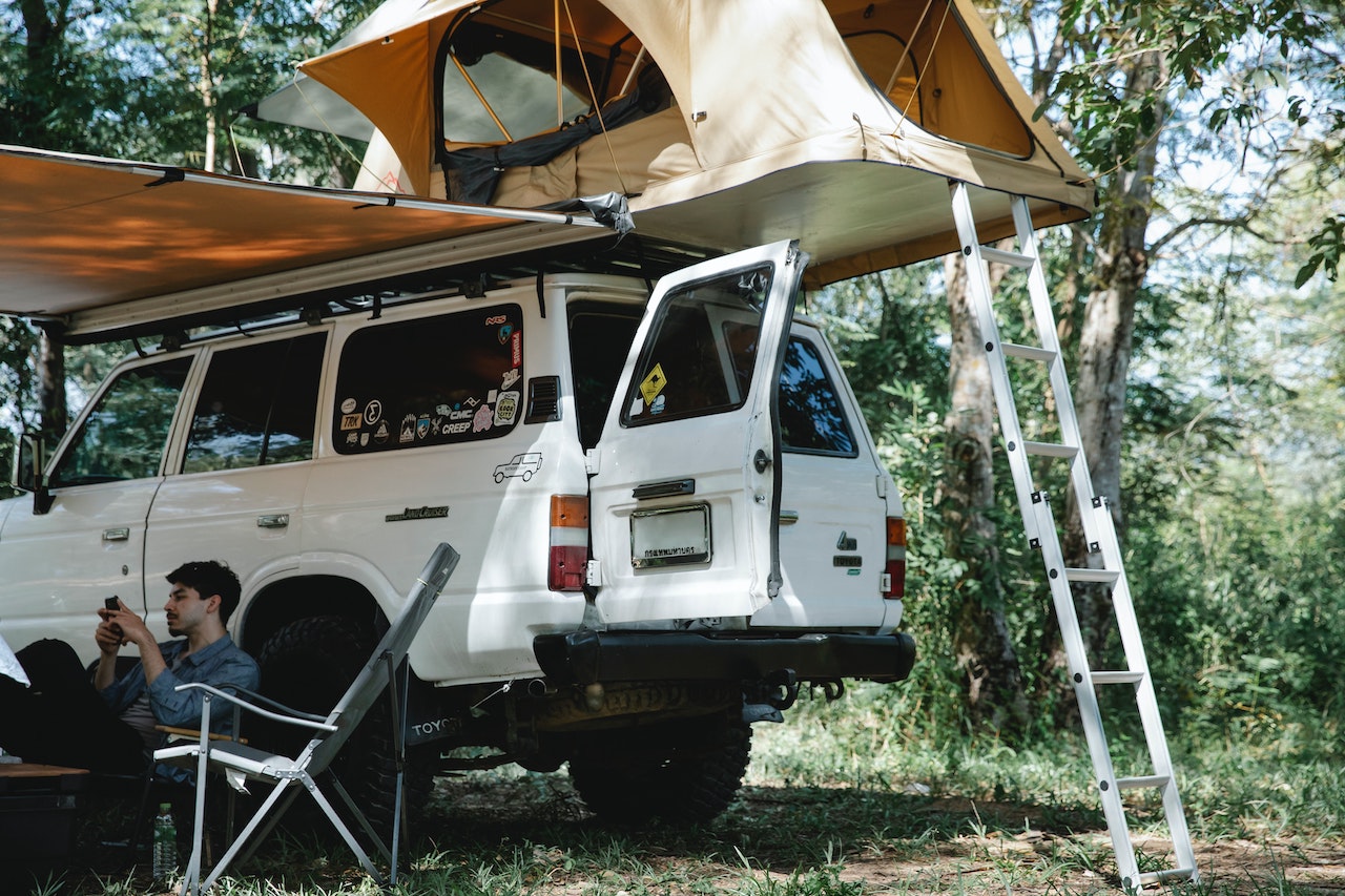 Keeping tent outlet cool